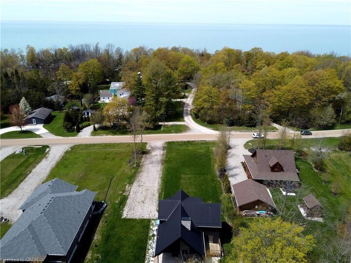 Property Photo:  74362 Driftwood Drive  ON N0M 1G0 
