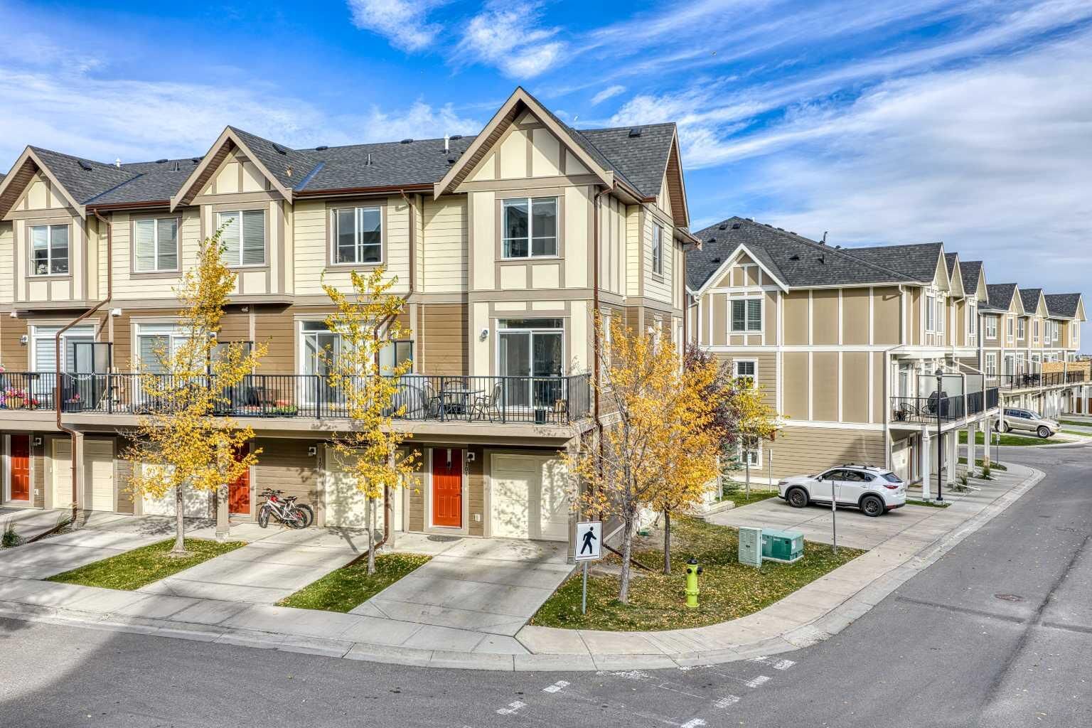 Property Photo:  104 Sherwood Lane NW  AB T3R 0V3 