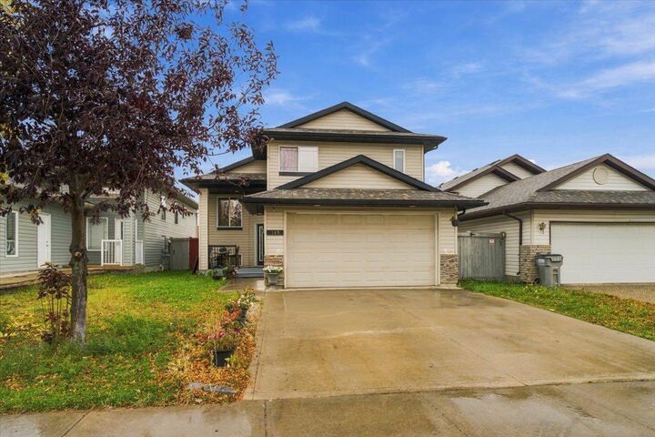 Property Photo:  185 Pinnacle Drive  AB T8W 2Z3 