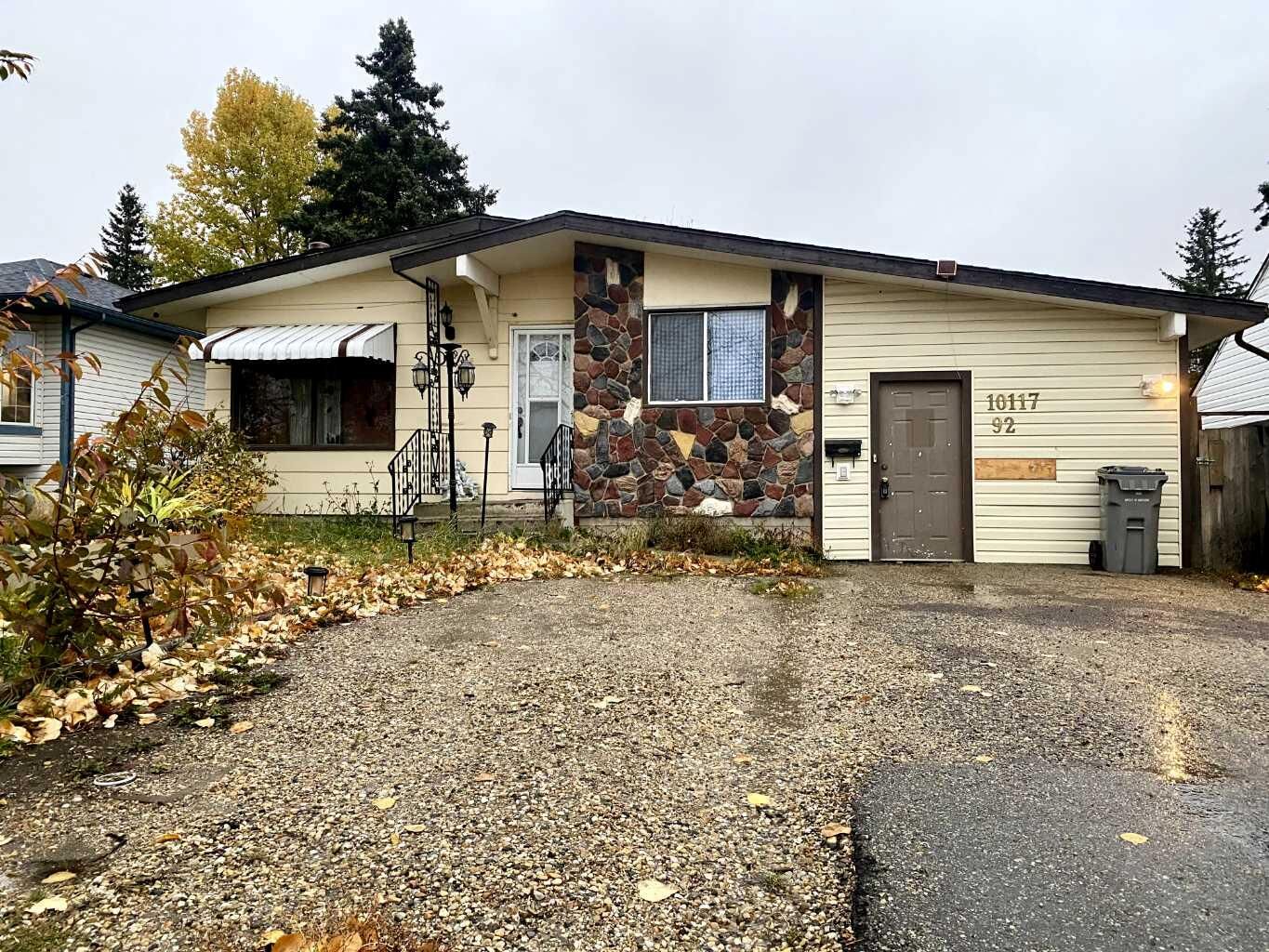 Property Photo:  10117 92A Street  AB T8V 1X8 
