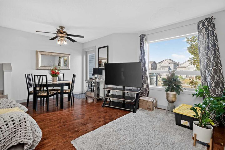 Property Photo:  202 Bayside Point SW  AB T4B 2X6 