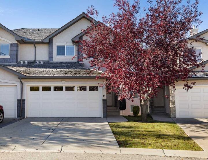 Property Photo:  11 Royal Crest Court NW  AB T3G 5W3 