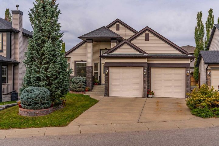 Property Photo:  226 Tusslewood Terrace NW  AB T3L 2W5 