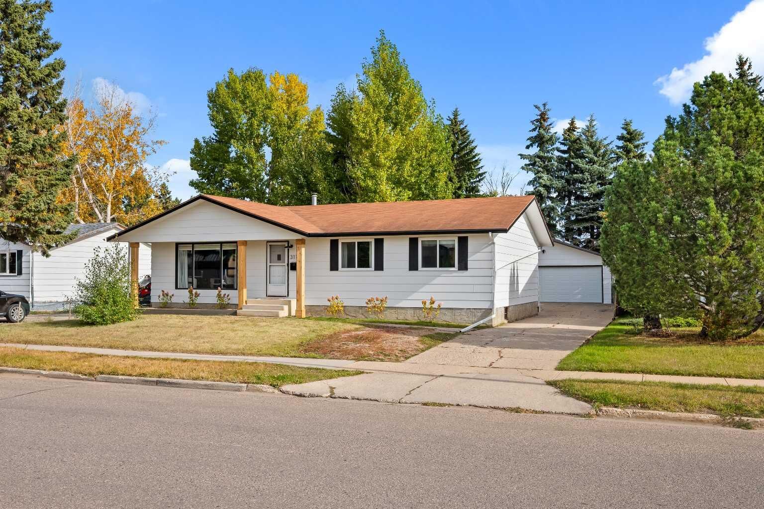 Property Photo: 3113 47 Avenue SK S9V 1E8