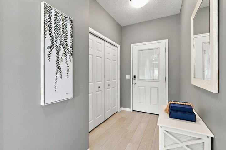 Property Photo:  473 Hillcrest Road SW  AB T4B 4T8 