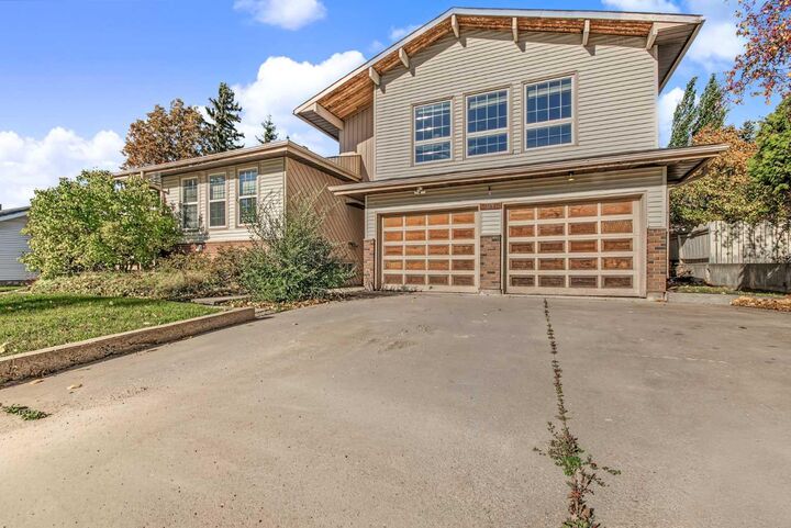 Property Photo:  9816 105 Avenue  AB T8V 1G8 