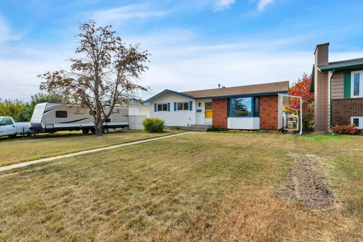 Property Photo:  7028 59 Avenue  AB T4P 1B7 