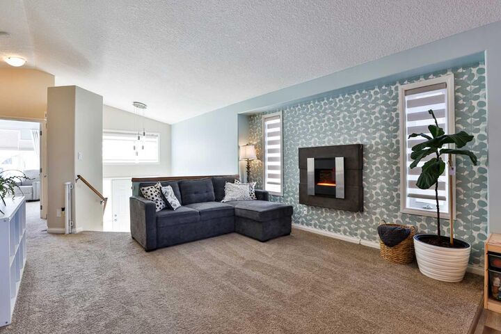 Property Photo:  635 Aberdeen Crescent W  AB T1J 5A9 