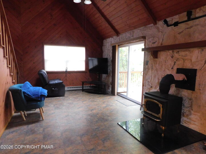 Property Photo:  
