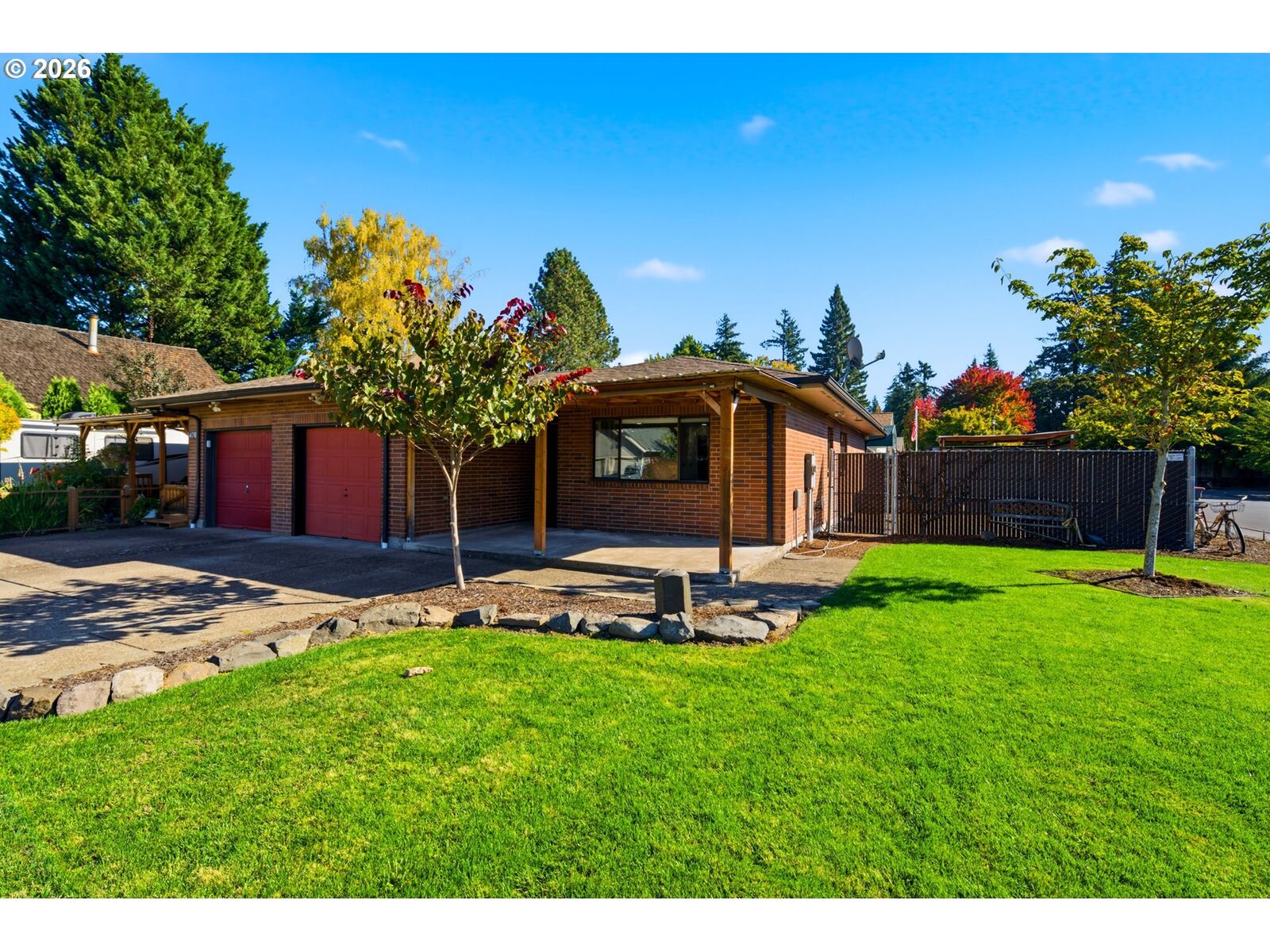 Property Photo:  480 SW Russ Ct  OR 97128 