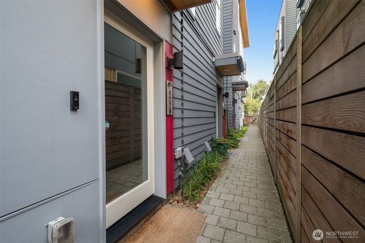 Property Photo: 122 17th Avenue E B WA 98112