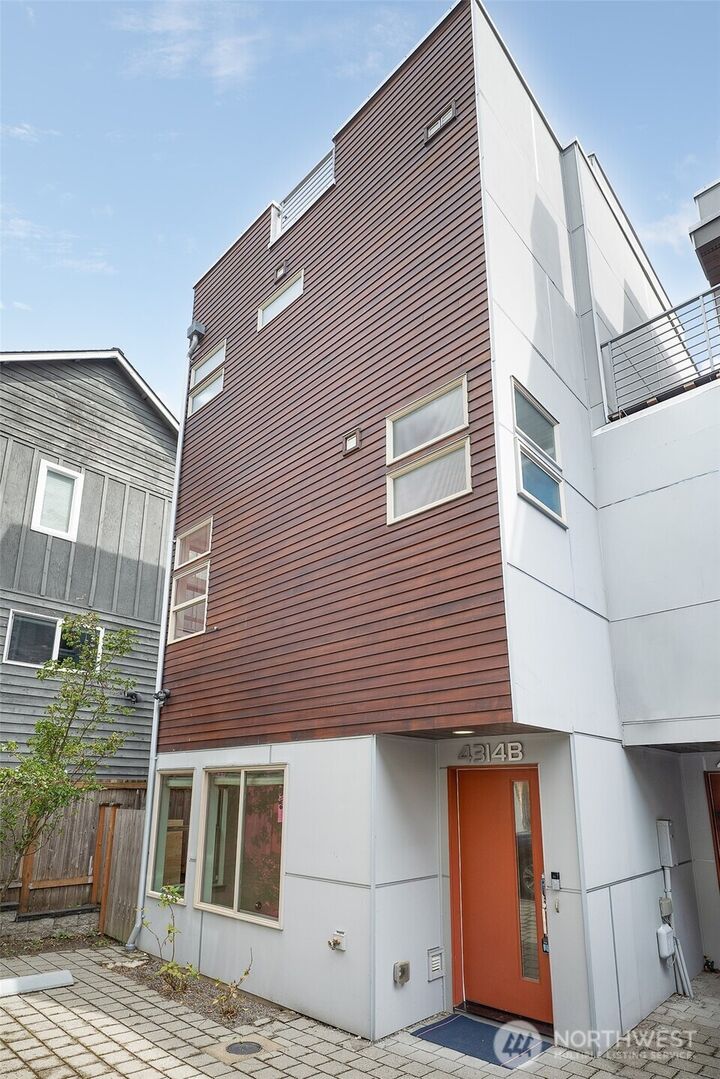 Property Photo: 4314 Whitman Avenue N B WA 98103