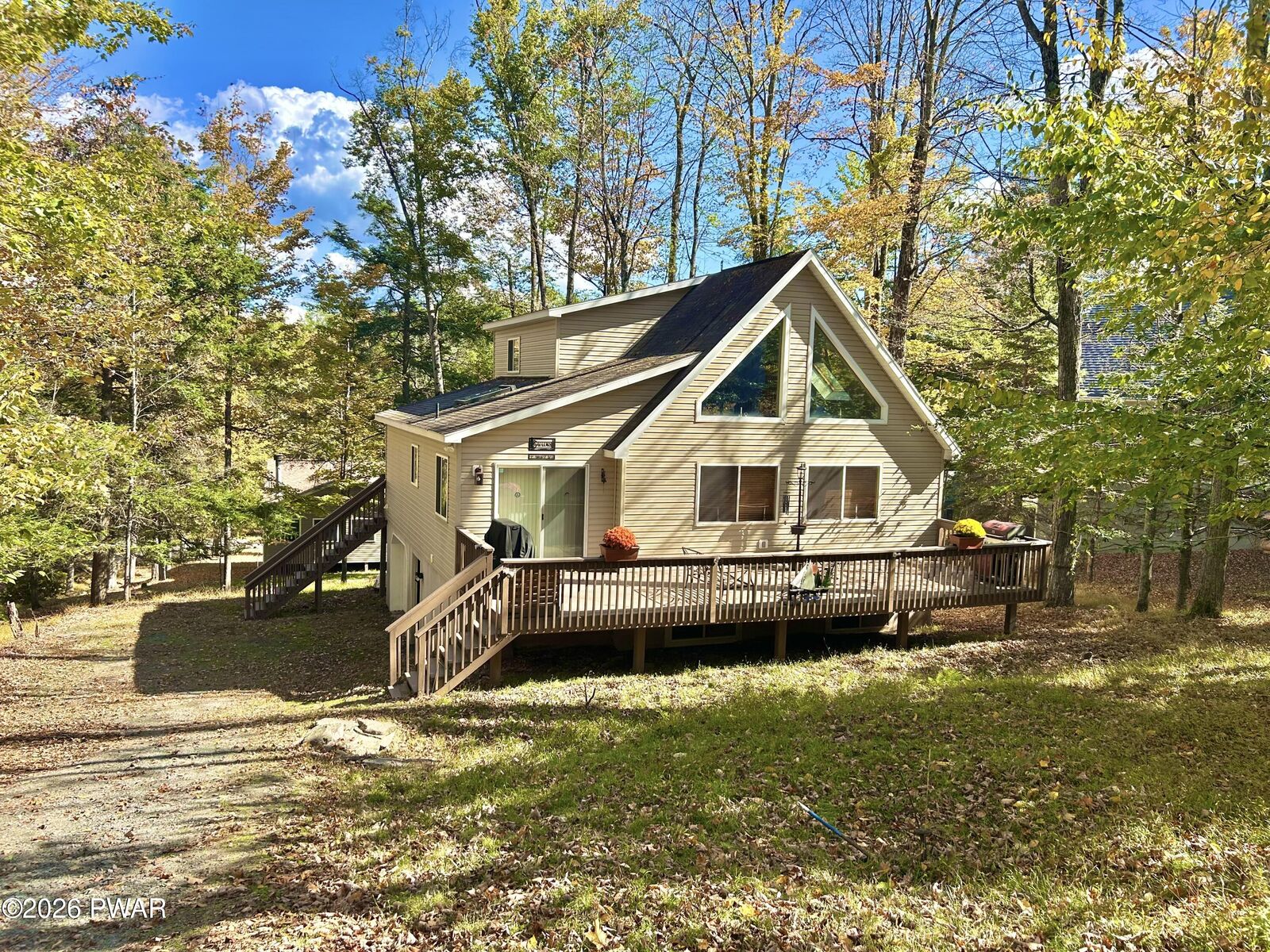 Property Photo: 1202 Commanche Circle PA 18436