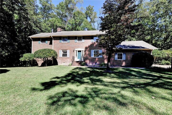Property Photo:  265 E Queens Dr  VA 23185 