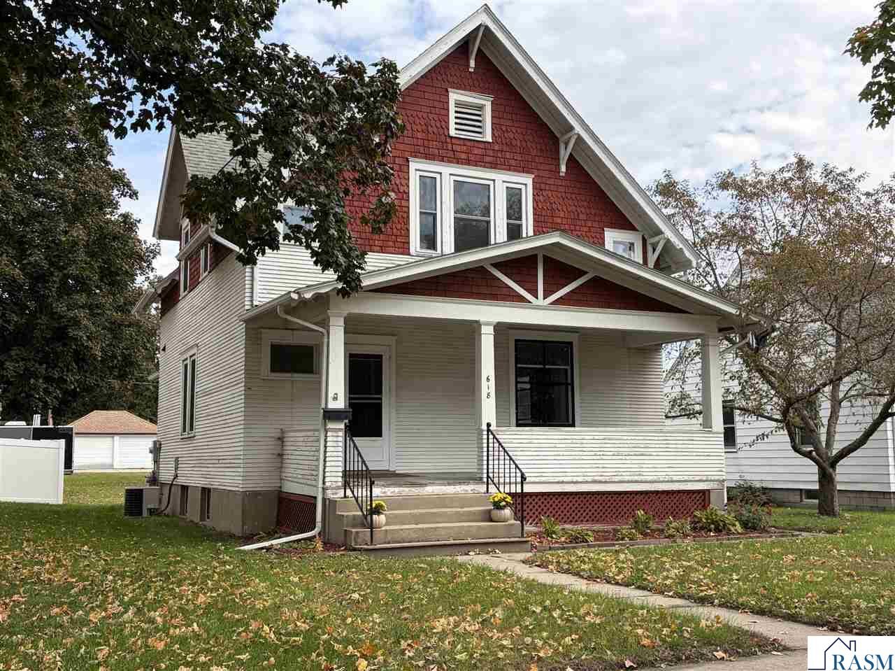 Property Photo:  618 Jefferson St North  MN 56073 