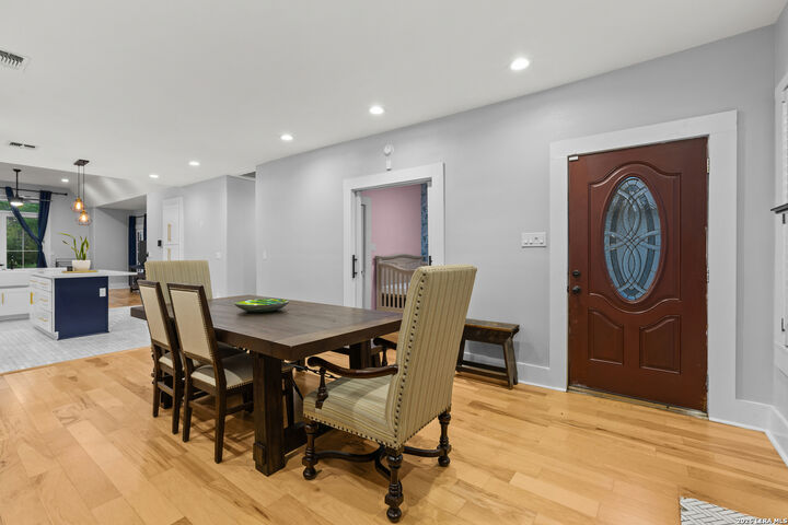 Property Photo:  211 W Norwood Ct  TX 78212 