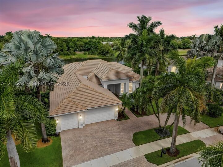 Property Photo:  1378 Victoria Isle Dr  FL 33327 