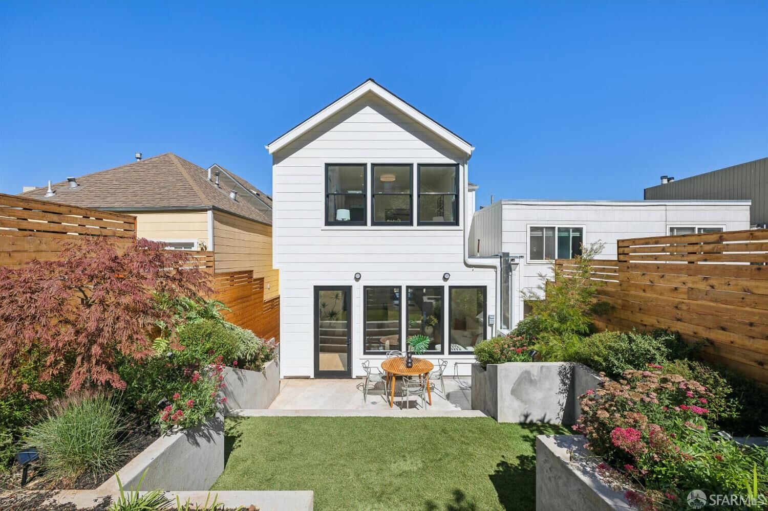 Property Photo: 217 Randall Street CA 94131