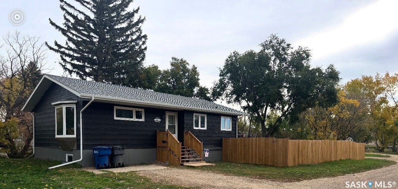 Property Photo:  333 Centre Street  SK S0H 0Z0 