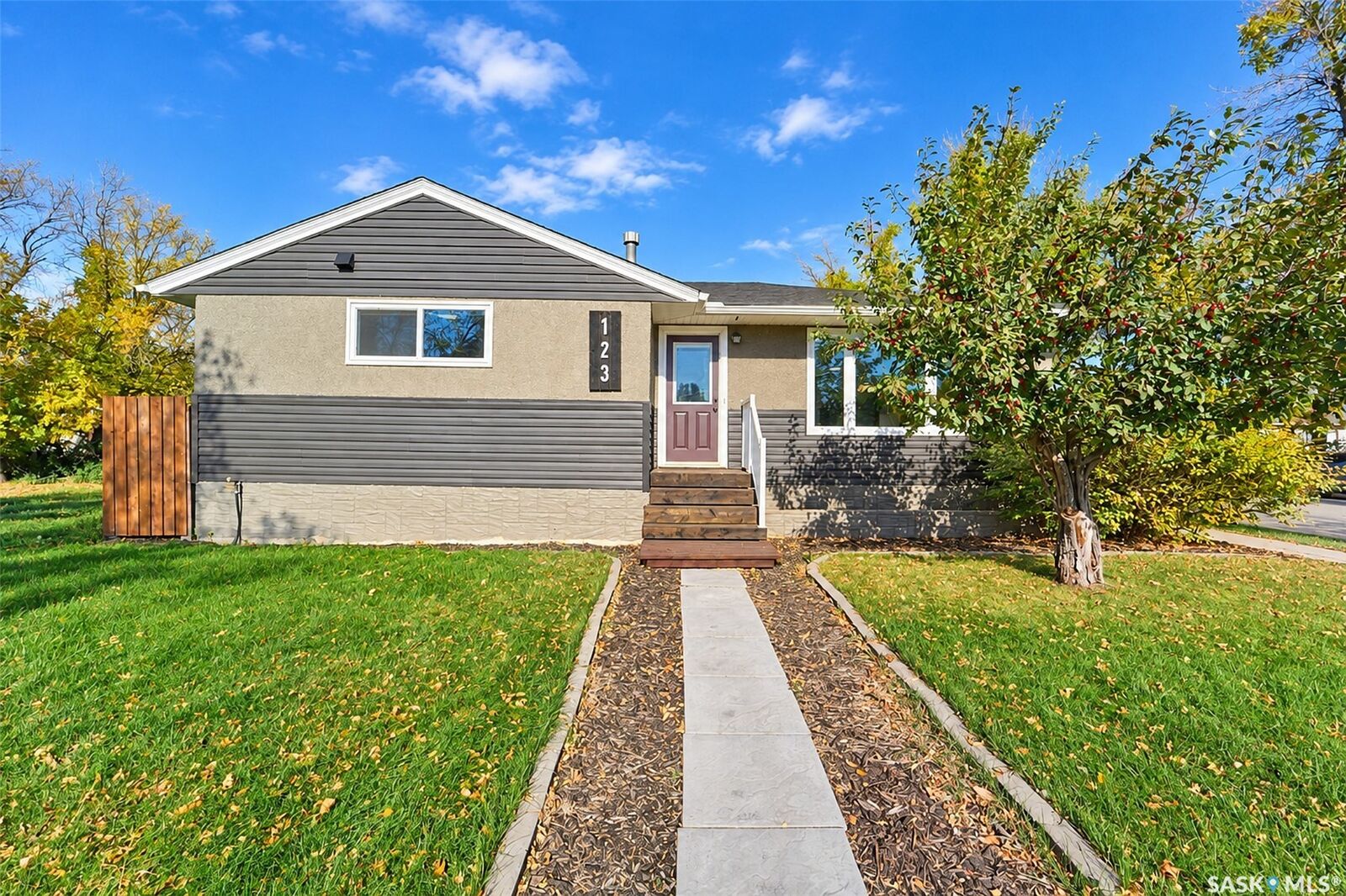Property Photo: 123 2nd Avenue E SK S0L 2V0