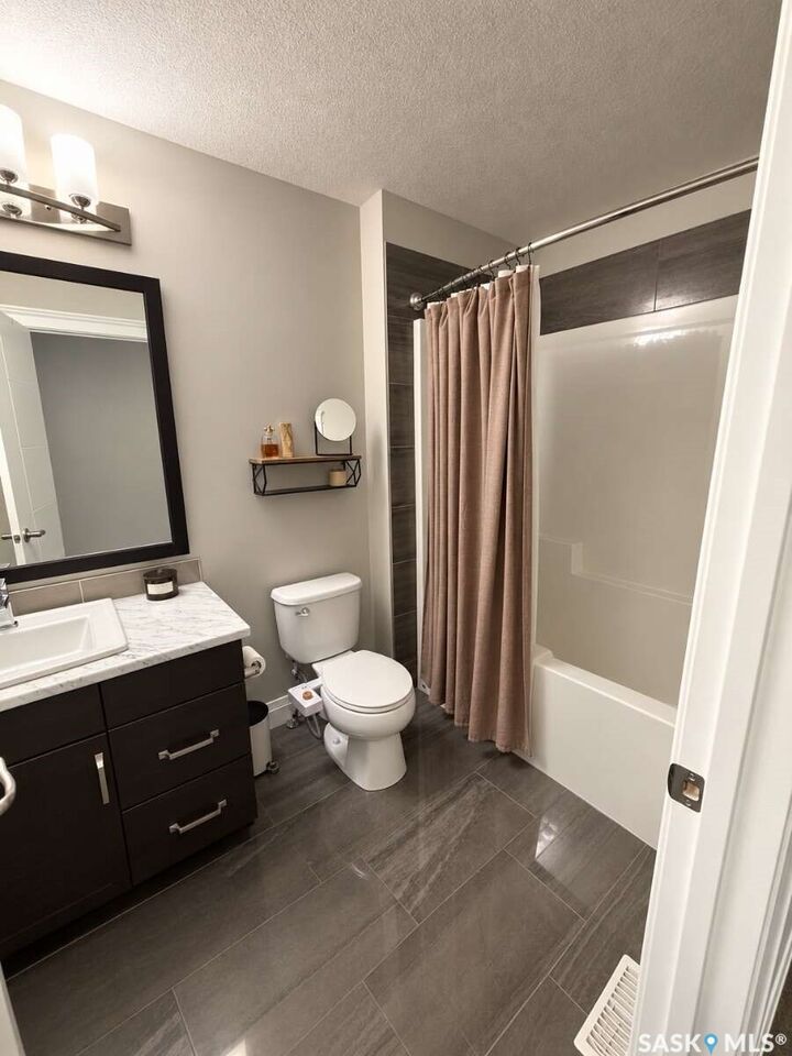 Property Photo:  5325 Green Silverberry Drive E  SK S4V 3M5 