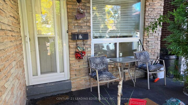 Property Photo: 6 Plum Brook Crescent Main &Amp 2nd Flr ON M1S 3Z8