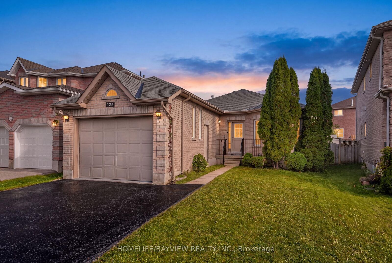 Property Photo:  126 Raymond Crescent  ON L4N 0X7 