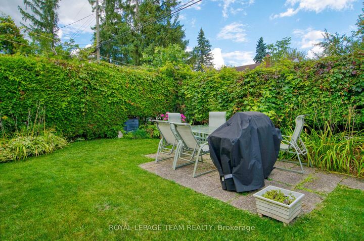 Property Photo:  1072 Aldea Avenue  ON K1H 8B9 