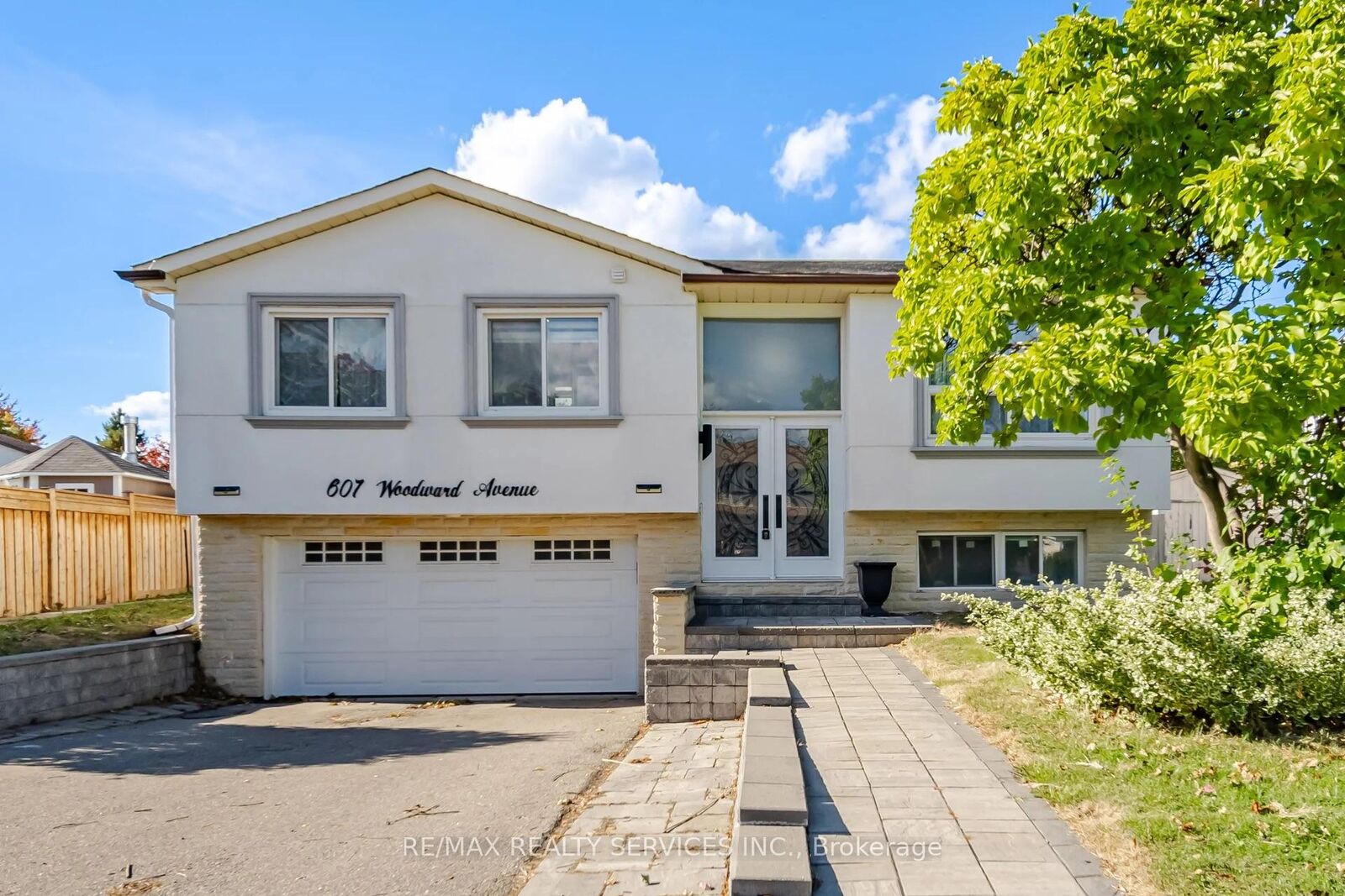 Property Photo: 607 Woodward Avenue ON L9T 3K3