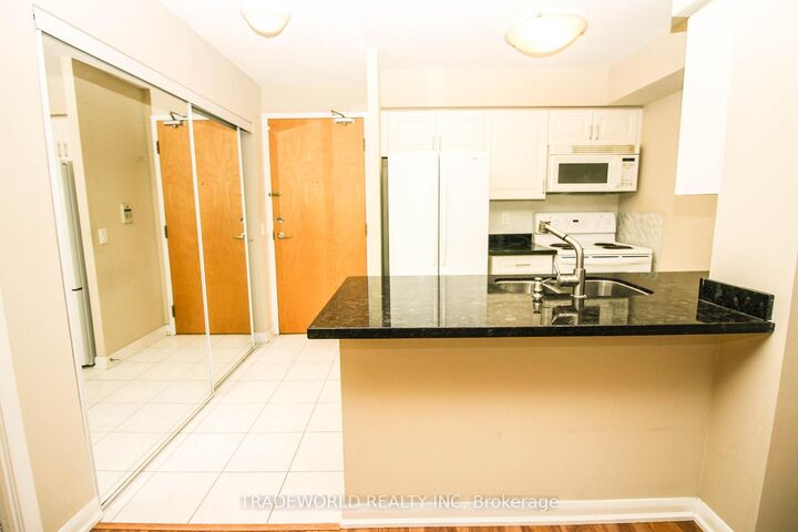 Property Photo:  4968 Yonge Street 3212  ON M2N 7G9 