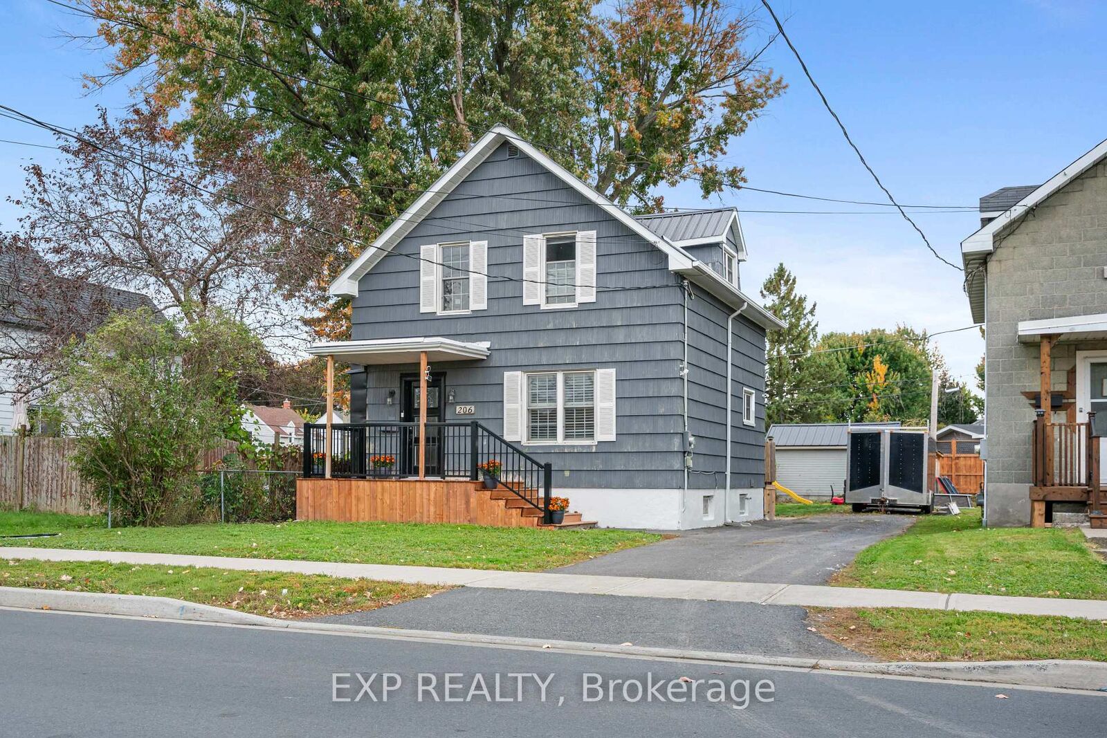 Property Photo:  206 Fifth Street W  ON K6J 2V1 