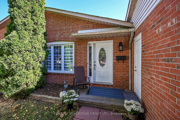 Property Photo:  89 Stoney Brook Crescent  ON L2S 3R8 