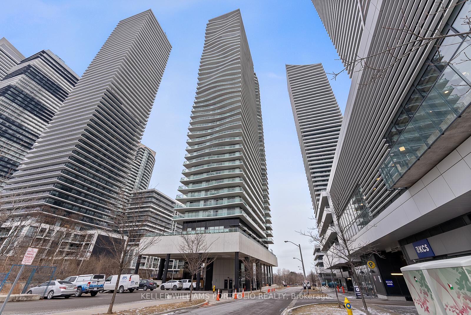 Property Photo:  33 Shore Breeze Drive 1011  ON M8V 0G1 
