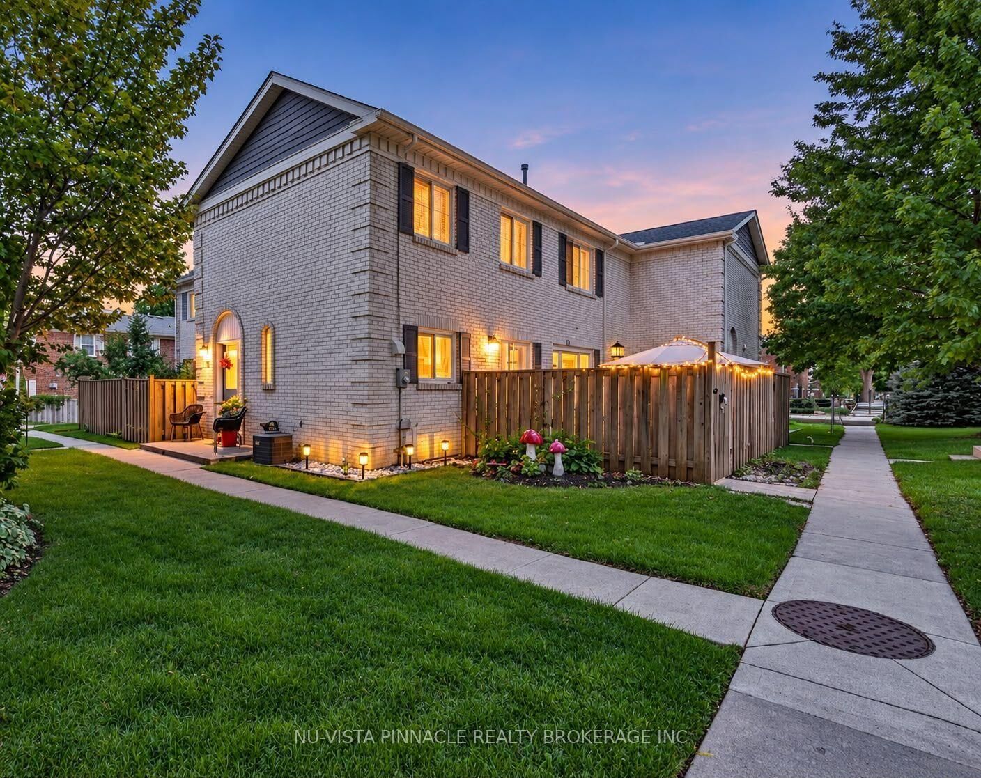 Property Photo:  370 Homestead Court 13  ON N6G 2E9 