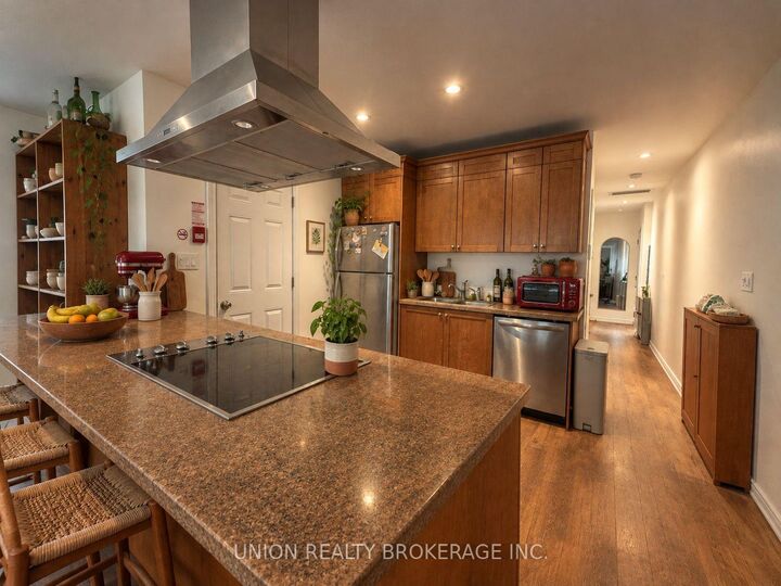 Property Photo:  85 Beech Avenue 9  ON M4E 3H5 