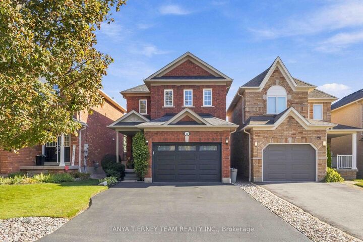 Property Photo:  28 Castle Green Drive  ON L1R 2P9 