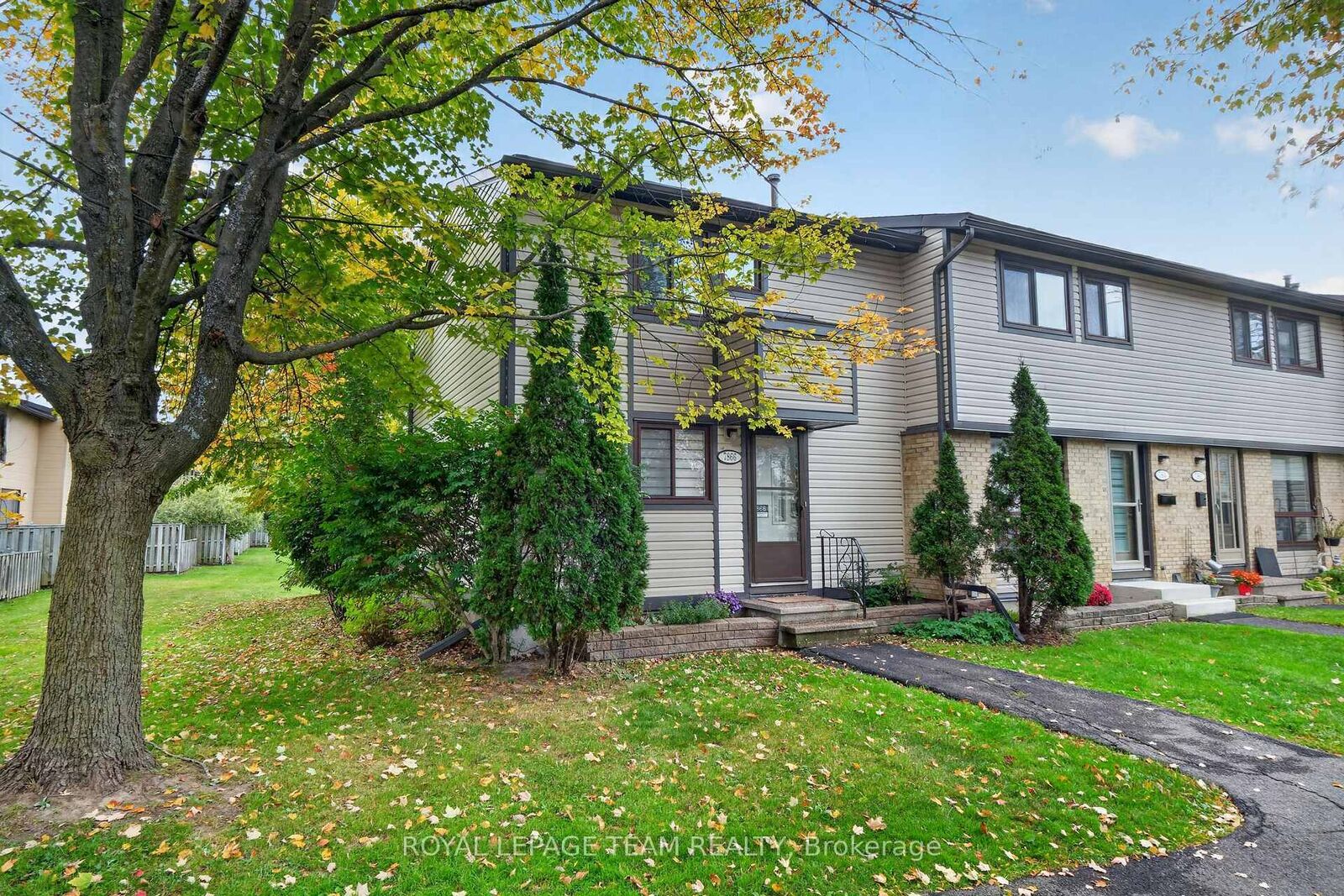 Property Photo:  7866 Jeanne D'Arc Boulevard  ON K1C 2E9 