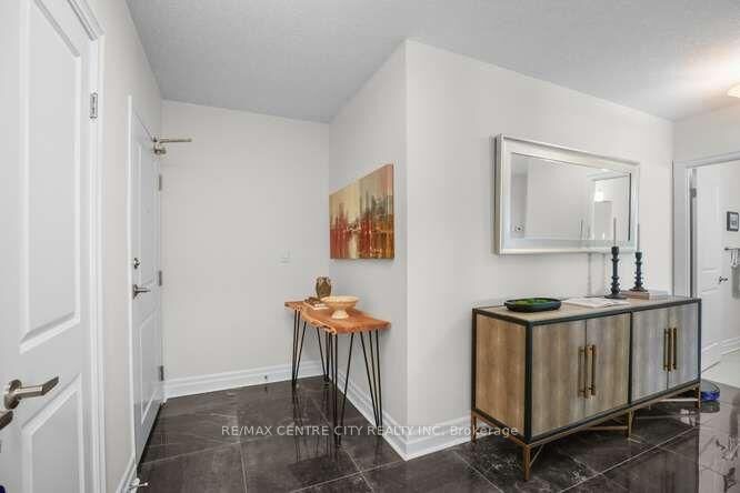 Property Photo:  240 Villagewalk Boulevard 204  ON N6G 0P6 