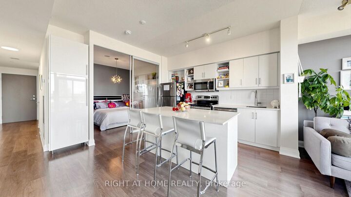 Property Photo: 160 Vanderhoof Avenue 1103 ON M4G 0B7