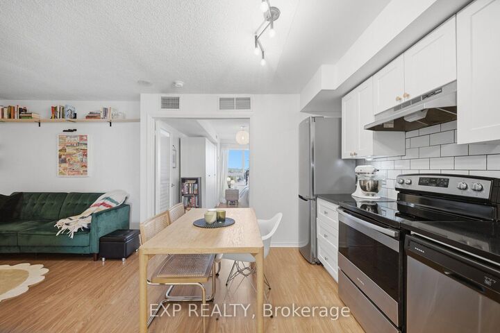 Property Photo:  60 Heintzman Street 1030  ON M6P 5A1 