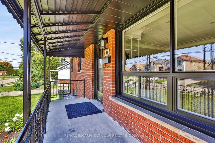 Photo de la propriété:  38 Deerhurst Road  ON L8E 2E4 