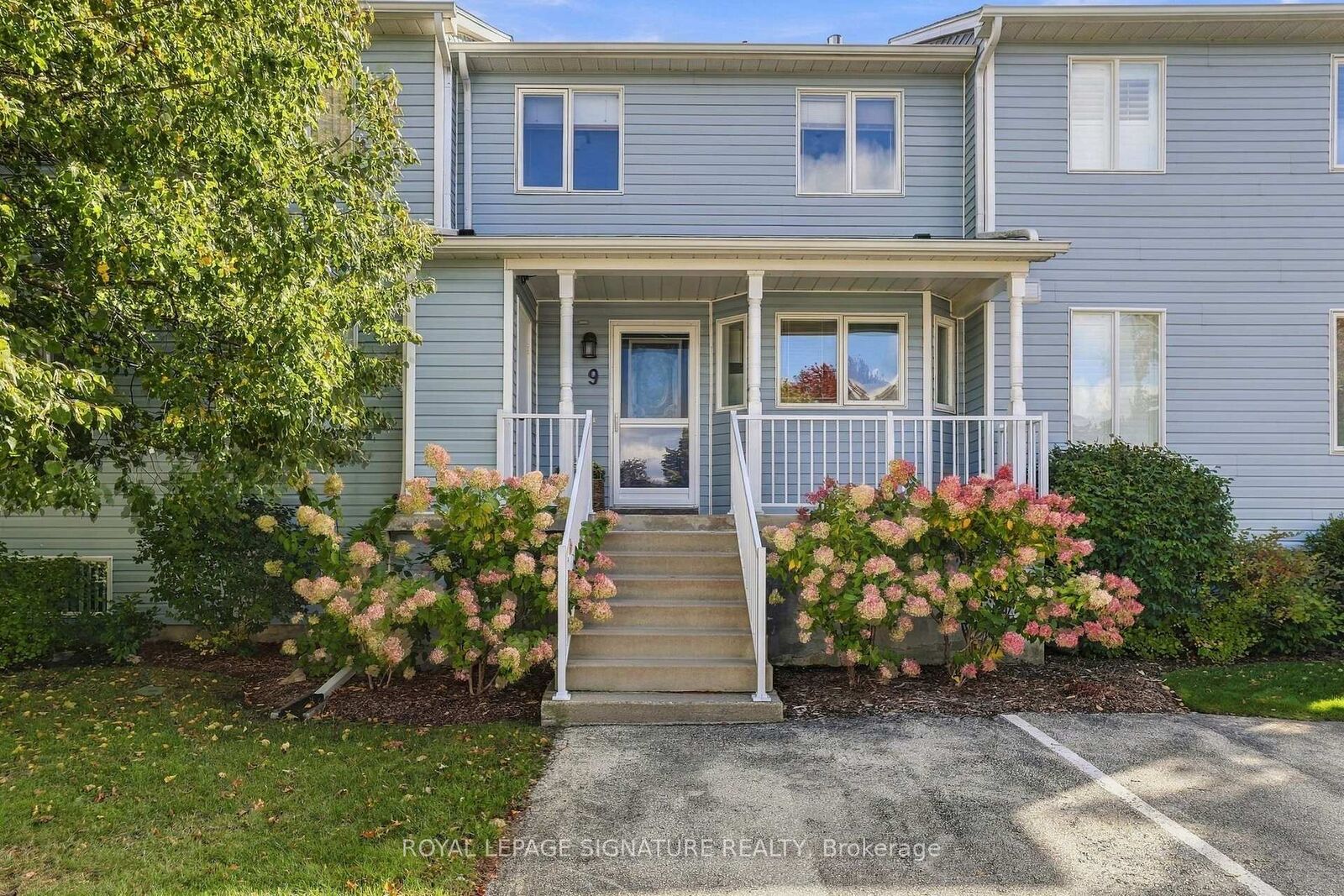 Property Photo:  9 Valleymede Court  ON L9Y 5E4 