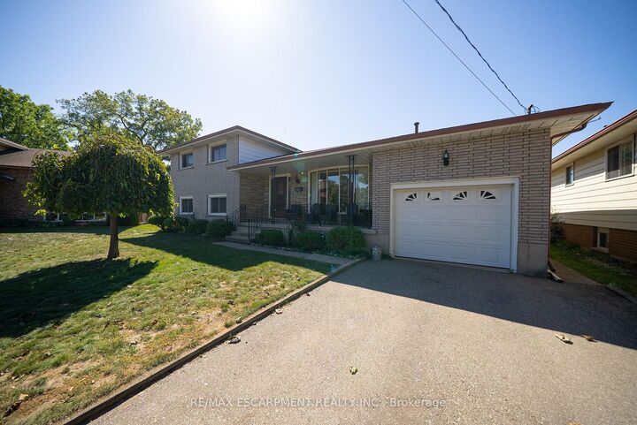 Property Photo: 32 Avondale Crescent ON N3S 4L5