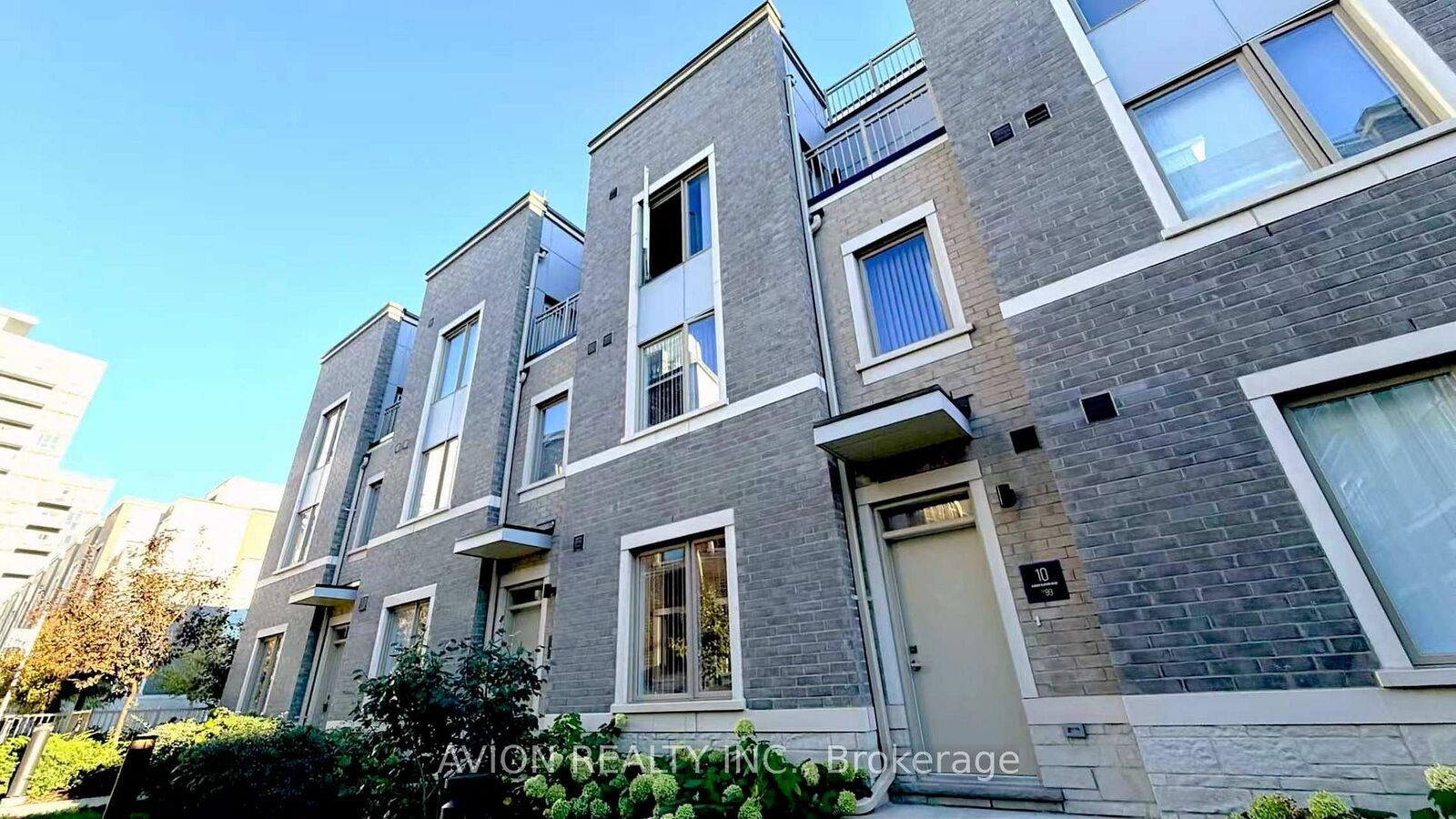 Property Photo: 10 Almond Blossom Mews 99 ON L4K 0N6