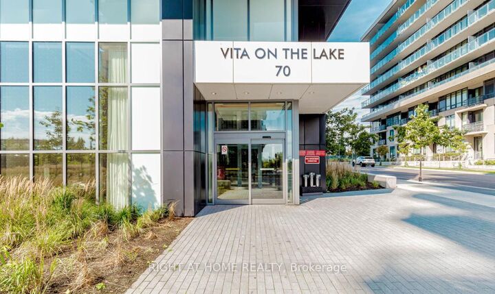 Property Photo: 70 Annie Craig Drive W 413 ON M8V 0G2