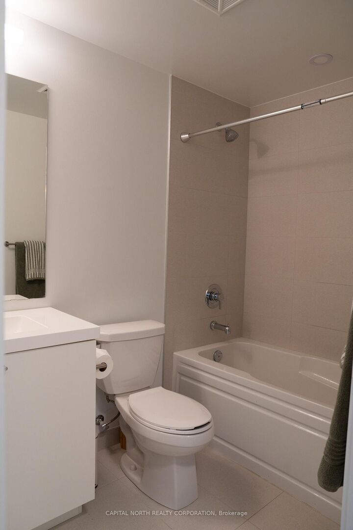 Property Photo:  2545 Simcoe Street N 1904  ON L1L 0W3 