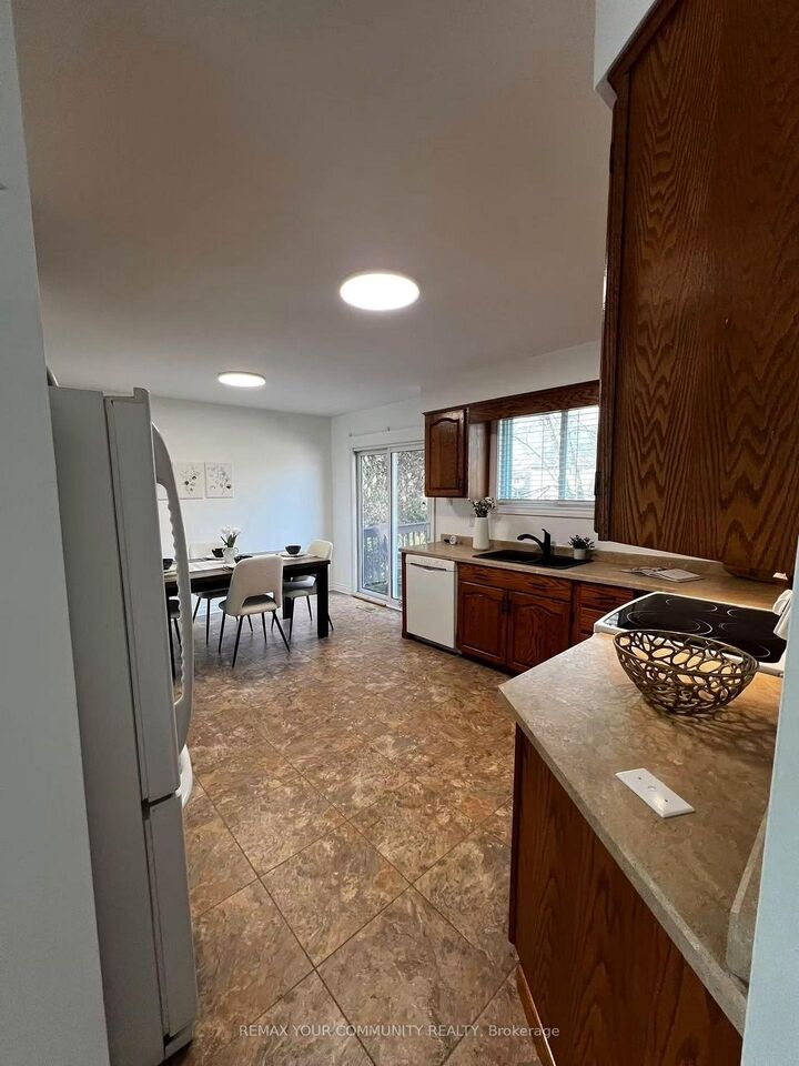 Property Photo:  34 Beaver Crescent  ON N3P 1H8 