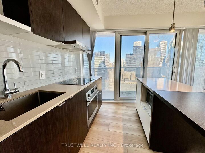 Property Photo:  88 Harbour Street 3404  ON M5J 0C3 