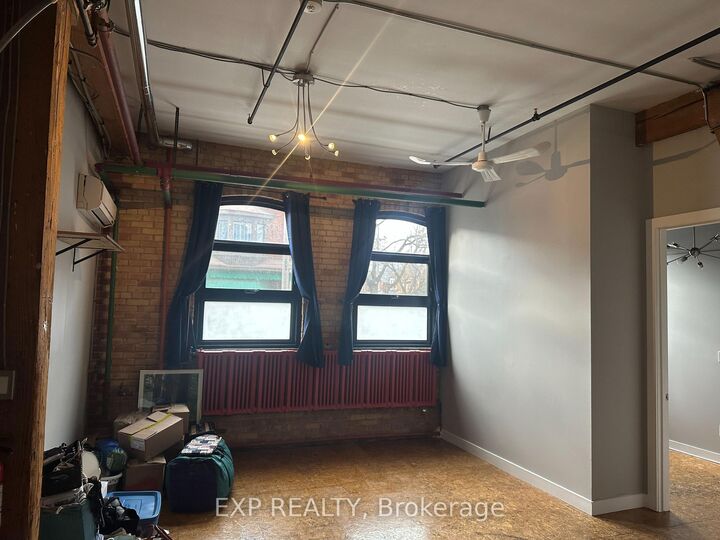 Property Photo:  2480 Dundas Street W 2474  ON M6P 1W9 