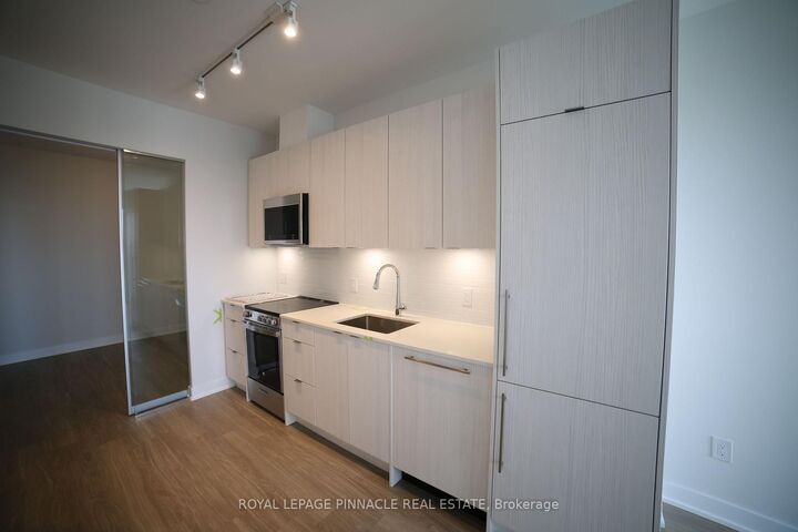 Property Photo: 4130 Parkside Village Drive 2503 ON L5B 0L7